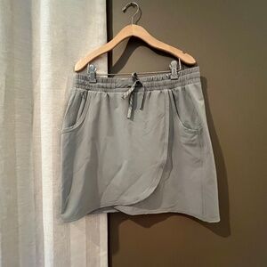 SWISS APLS Gray Skort, Elastic drawstring waistband, pockets, Size Medium
